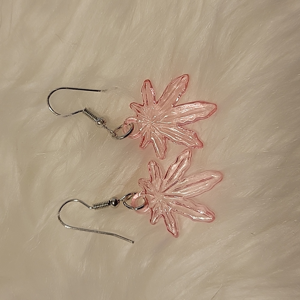 Leaf dangling earrings